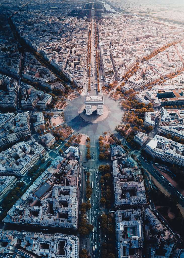 🇫🇷 Francia: verso il bando della pubblicità dei veicoli più inquinanti